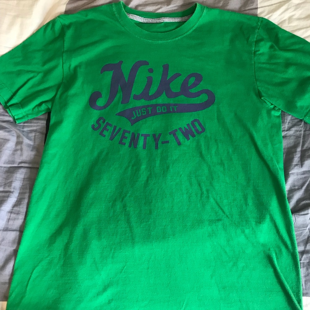 Nike Graphic Tee (M - Green)